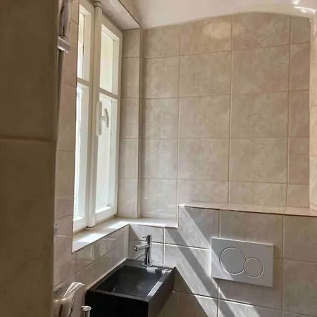 In Gothic House, 50m To The Old Town Square Апартаменты *